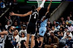 马刺老将再次闪耀，带领球队一步步追赶西区强队的简单介绍