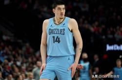 关于灰熊负快船——米切尔连中关键球可惜比赛中遭意外伤退的信息