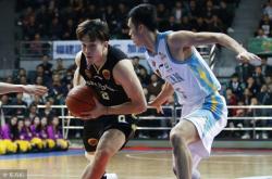 东方豪强惊艳全场，赢得胜利喜悦的简单介绍