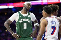 雄鹿击败黄蜂取得胜利