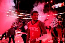 火箭惊险击败76人，取得六连胜