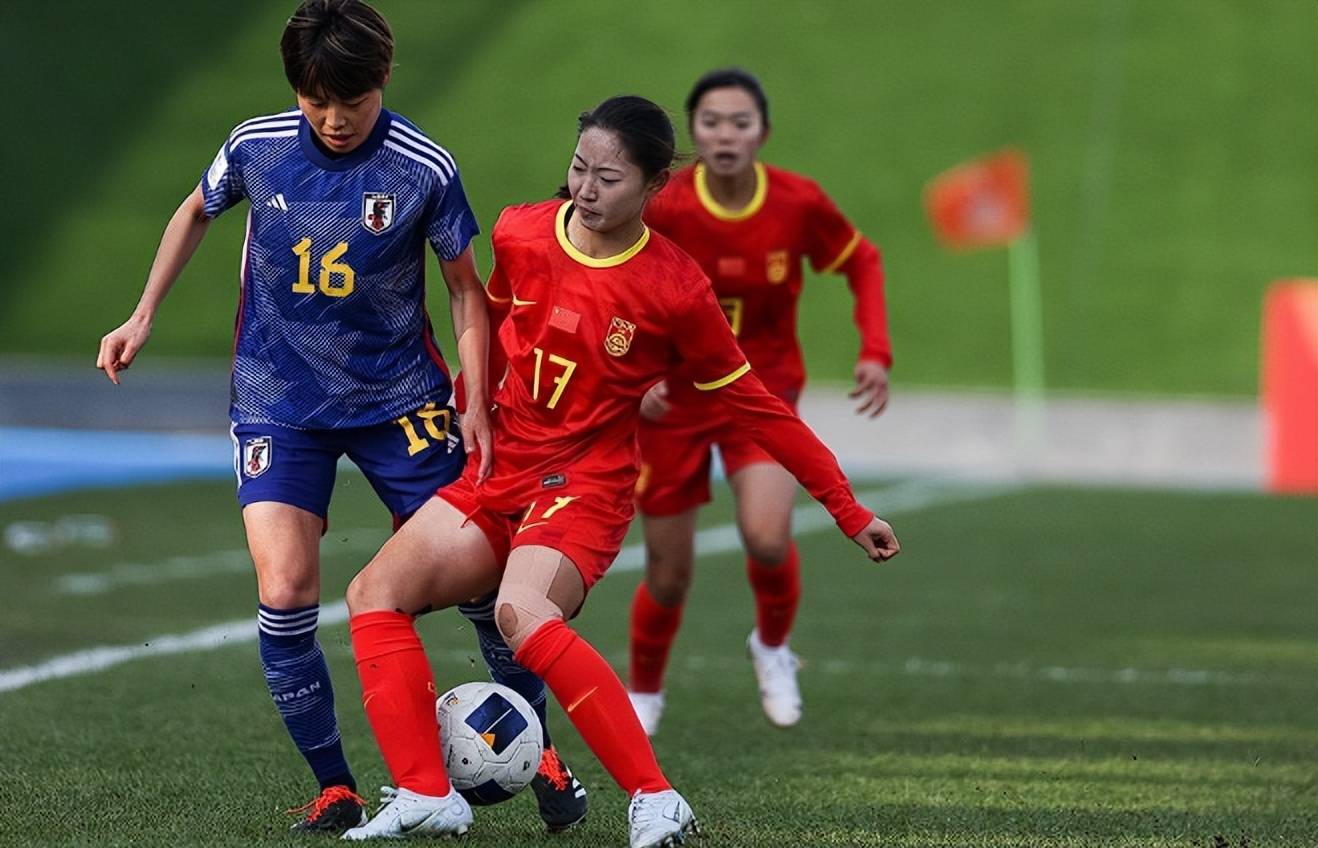 中国女足在比赛中斩获胜利晋级