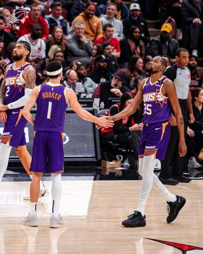 公牛逆转尼克斯,拉文27分的简单介绍 公牛逆转尼克斯,拉文27分的简单介绍