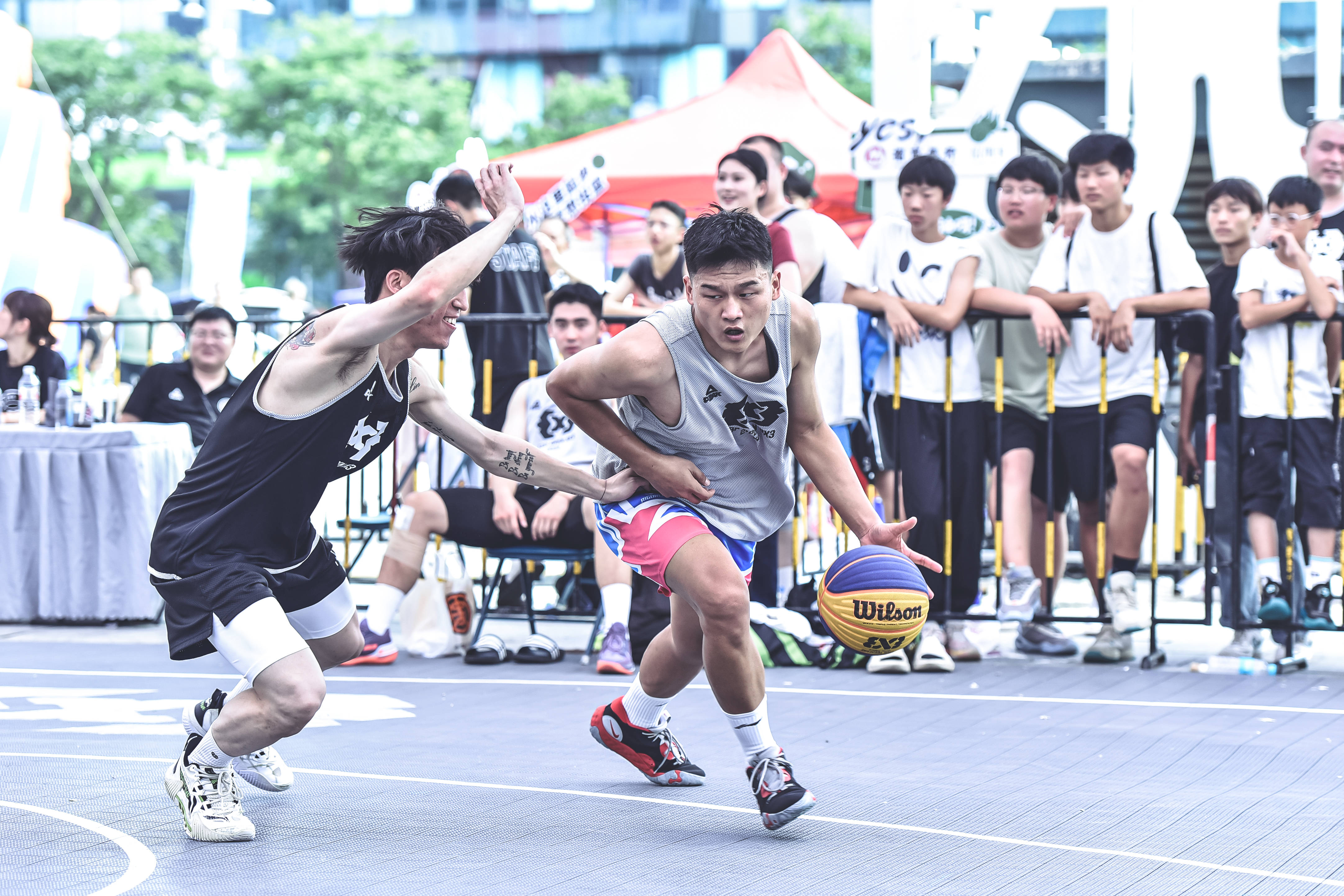 包含篮球职业联赛强强对话，精彩纷呈的词条